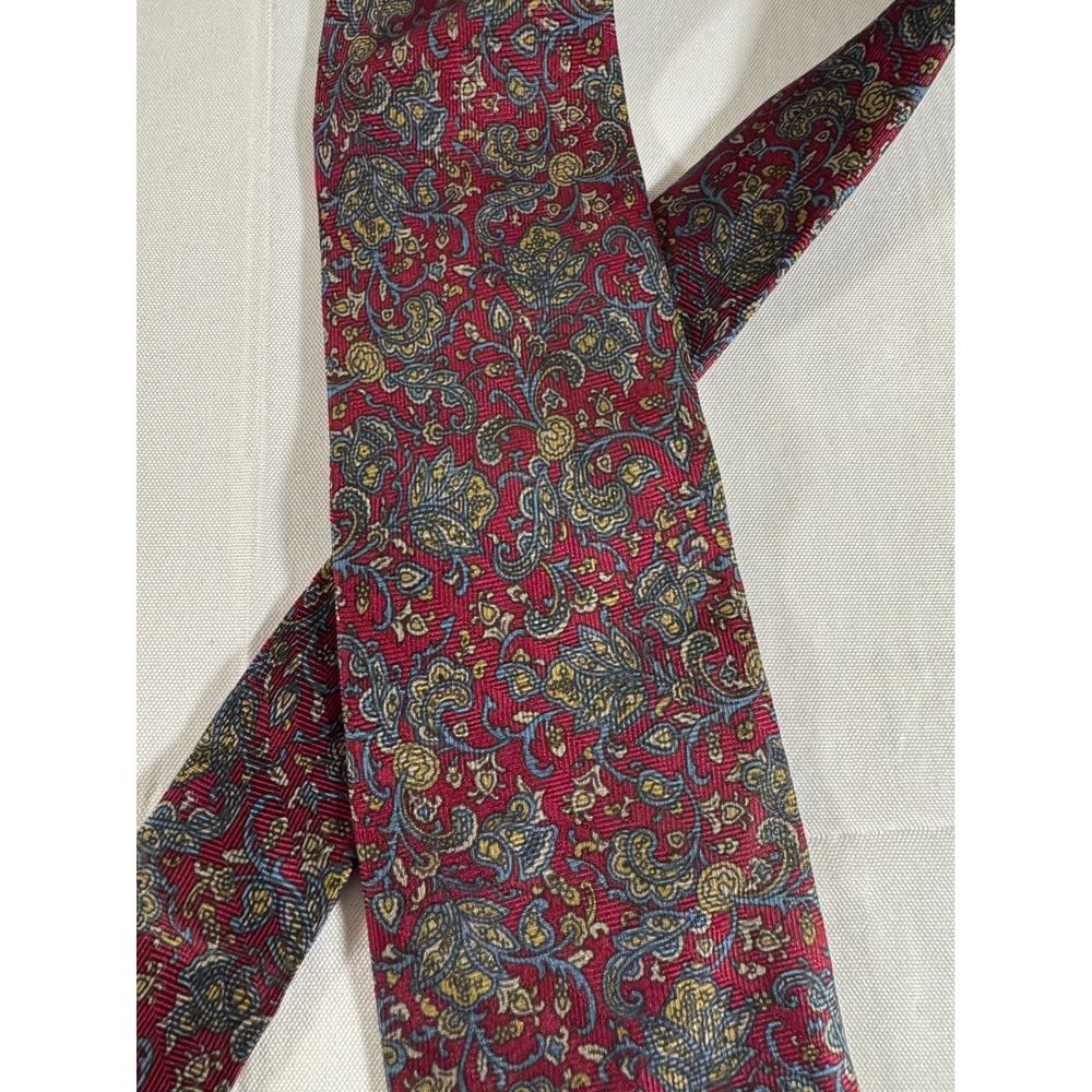 Neiman Marcus Mens Silk Tie Burgundy Gold Blue Paisley Made in Italy 0487